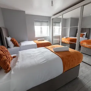  Apartment Contractor-ready House - Bright, Spacious, And Free Wifi Included!